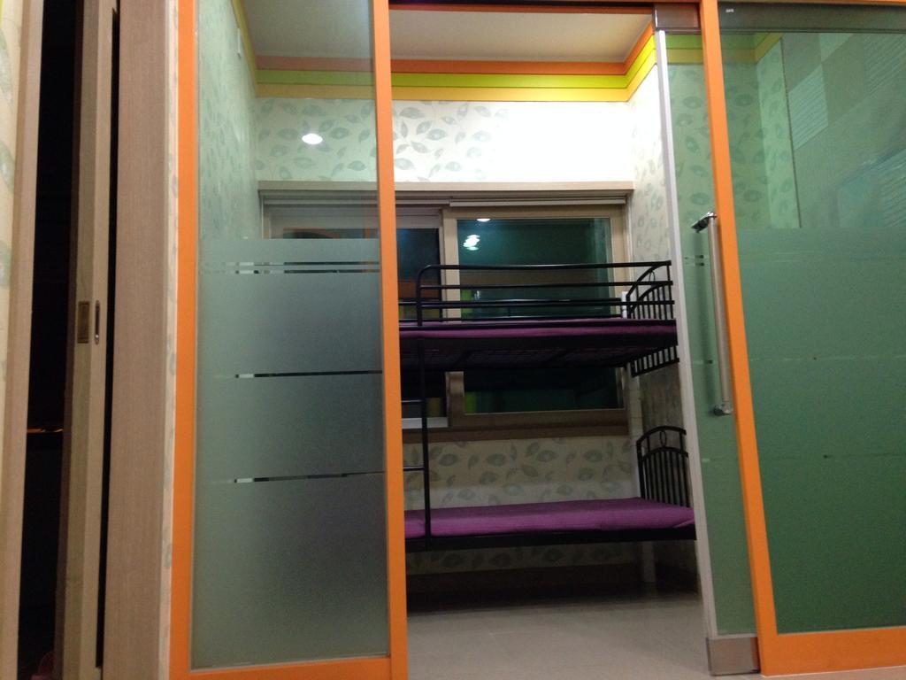 בוסאן Champ Hostel חדר תמונה